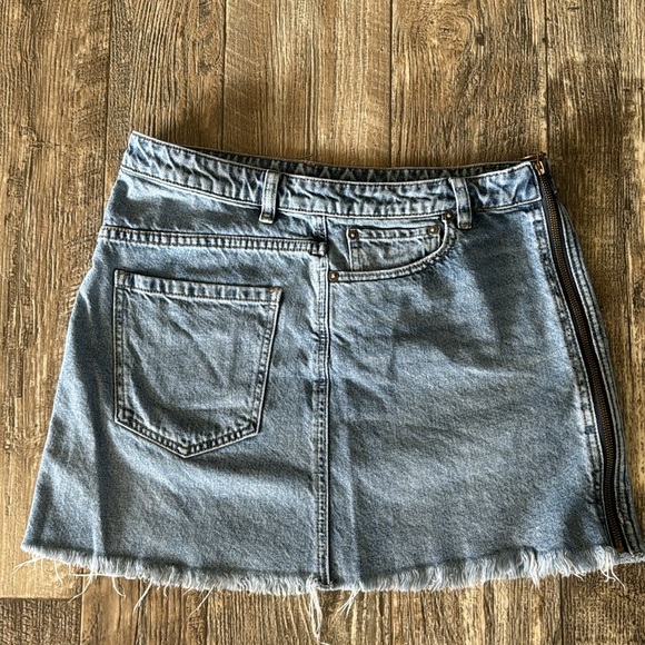 We The Free Denim Front Zip
Mini Skirt, Size 30 - Picture 7 of 13